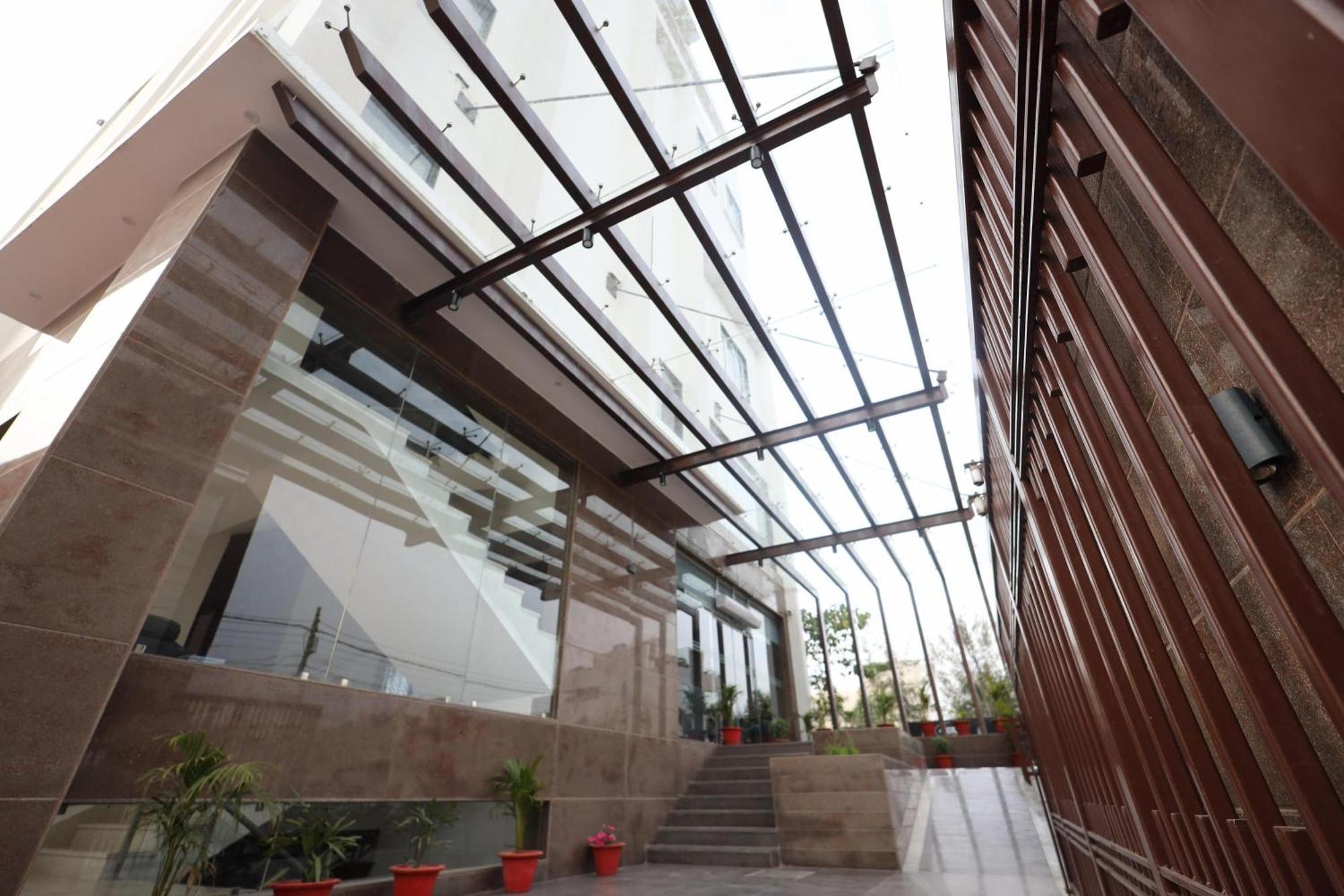 The Royal Legacy Hotel Lucknow Exterior photo